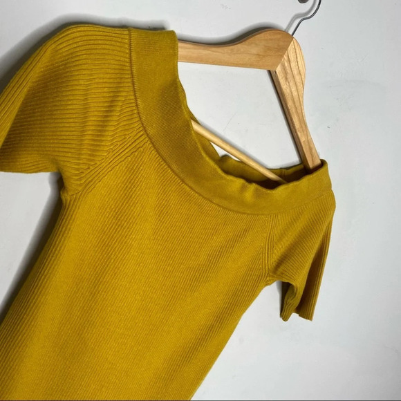 🌟NEW Anthropologie Mustard Yellow Ribbed Off The Shoulder Top Size Small - Picture 3 of 8